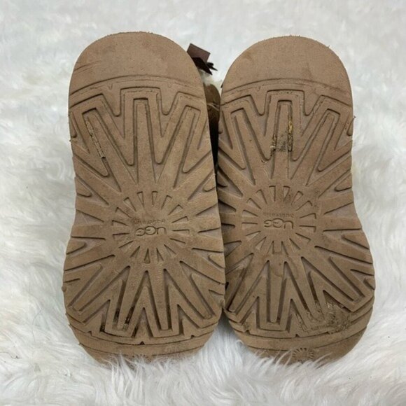 Girls’ UGG Australia Bailey Bow Boots – Size 10 – Tan - Picture 6 of 6